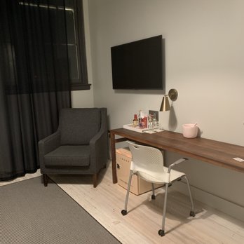 Quirk Richmond - Desk set up - Hotels Near Me - Richmond, Virginia Quirk Richmond - Desk set up - Hotels Near Me - Richmond, Virginia