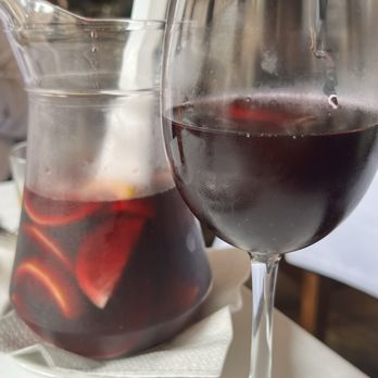 Les Quinze Nits - Sangria - Mediterranean Near Me - Barcelona, B Les Quinze Nits - Sangria - Mediterranean Near Me - Barcelona, B