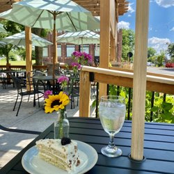 Juniper on Main - Outdoor dining