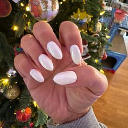 An-Nails Salon - White chrome, ready for the new year!!