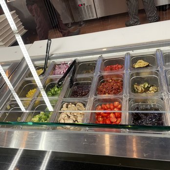 D'Oro Pizza Bar - Toppings bar (half) - Pizza Near Me - Miami, Florida