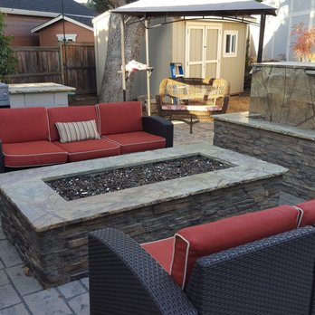 Granite Mafia and Cornerstone Granite - Outdoor fire pit, water feature and kitchen in natural stone - Kitchen & Bath Near Me - Medford, Oregon Granite Mafia and Cornerstone Granite - Outdoor fire pit, water feature and kitchen in natural stone - Kitchen & Bath Near Me - Medford, Oregon