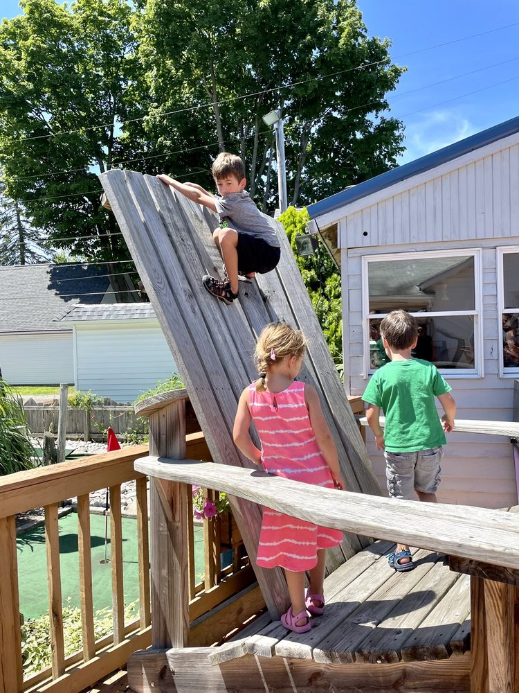 PENTWATER MINI GOLF Updated September 2024 11 Photos 31 W Lowell St, Pentwater, Michigan