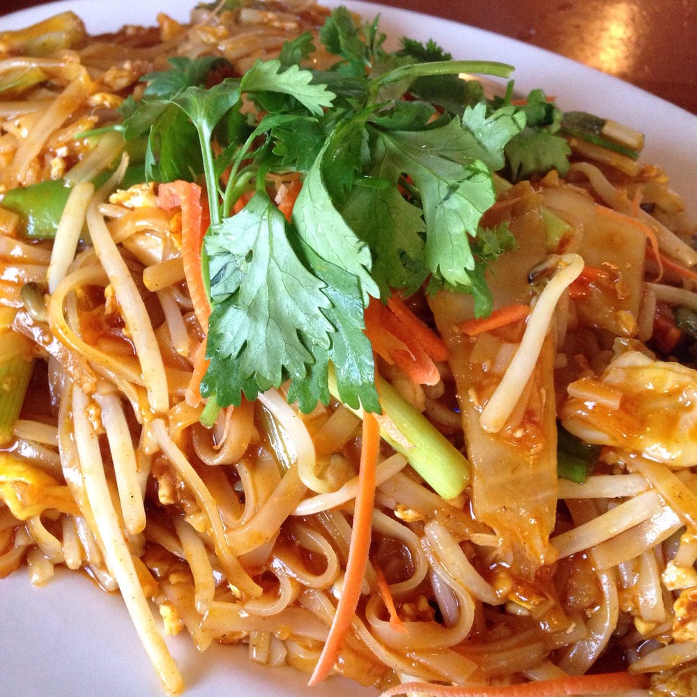 Thai Elephant Restaurant - Vegetarian pad thai with veggie - Thai Near Me - Atascadero, California Thai Elephant Restaurant - Vegetarian pad thai with veggie - Thai Near Me - Atascadero, California