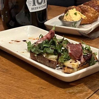 101 Craft Kitchen - Toast Appetizer - New American Near Me - Westerville, Ohio