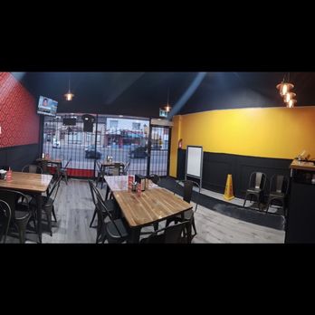 Pizza Shab - tables and chairs in a restaurant - Pizza Near Me - Richmond Hill, Ontario Pizza Shab - tables and chairs in a restaurant - Pizza Near Me - Richmond Hill, Ontario