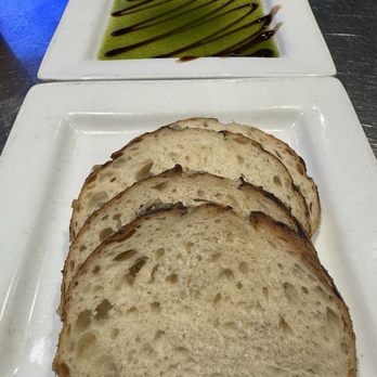 Manderes - Garlic bread with dipping sauce - Bars Near Me - Folsom, California
