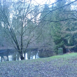 Die Schutzhütte am Teich