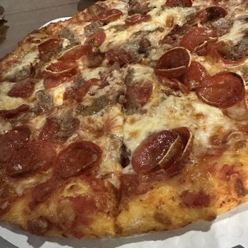 Solorzanos Pizzeria - Pepperoni & sausage pizza - Chicken Wings Near Me - Longboat Key, Florida
