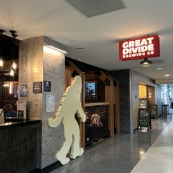 Great Divide Brewhouse and Kitchen - When you see the yeti, you know you've reached the right spot!