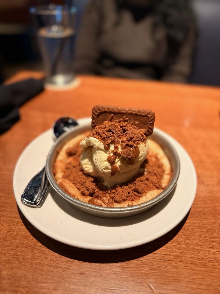 BJ's Restaurant & Brewhouse Logo