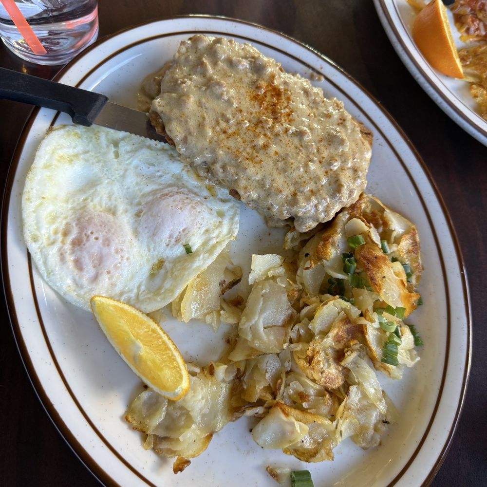 Clary's Bar & Grill - Chicken fried steak, yumm - American Near Me - Reno, Nevada