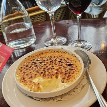 Le Bouledogue - Creme brulee lemon and basil - French Near Me - Paris, 75 Le Bouledogue - Creme brulee lemon and basil - French Near Me - Paris, 75