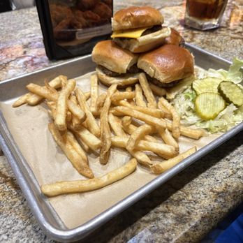 BJ's Restaurant & Brewhouse - Mini burgers and fries - New American Near Me - Miami, Florida