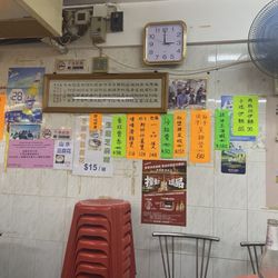 威尼斯海鮮酒家 - Menu on the wall
