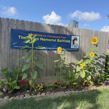 Cleveland Park - cleveland park flower box honoring Tom Hearn - Parks Near Me - Houston, Texas Cleveland Park - cleveland park flower box honoring Tom Hearn - Parks Near Me - Houston, Texas