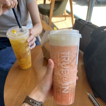 Truewin Tea Shoppe - Cream peach green tea - Bubble Tea Near Me - Newark, California