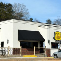 Village Inn Pizza Parlor - On a nice day, outside patio is nice