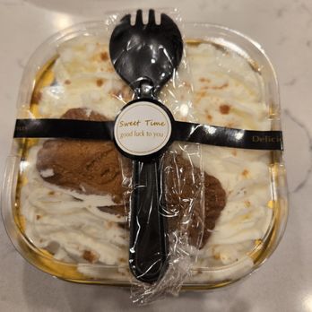 Dero Coffee Shop - Biscoff cake - Bakeries Near Me - Columbia Heights, Minnesota