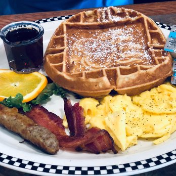 Black Bear Diner Fullerton - Birthday waffle breakfast - American Near Me - Fullerton, California