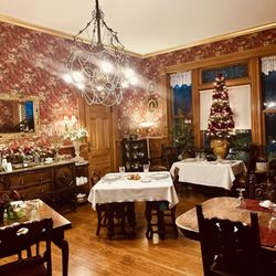 1890 Williams House Bed & Breakfast - Dining room