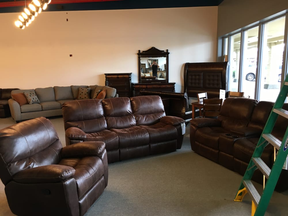 DISCOUNT DIRECT Updated September 2024 29 Photos 22640 68th Ave S, Kent, Washington