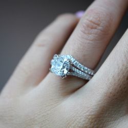 美高珠寶 - Finished ring. I brought my own stone and design.