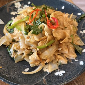 Mahasan - Pad Kee Mow with chicken - Thai Near Me - San Mateo, California Mahasan - Pad Kee Mow with chicken - Thai Near Me - San Mateo, California
