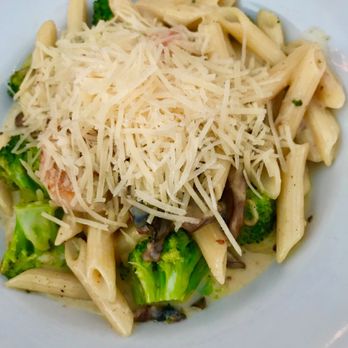 Carnation Cafe - Penne Pasta w/shrimp, broccoli and mushroom. Creamy garlic sauce. - American Near Me - Anaheim, California