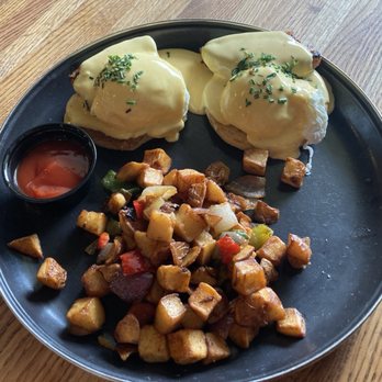 Pradera Brunch - Pork Belly Benedict - Breakfast & Brunch Near Me - Baldwin Park, California