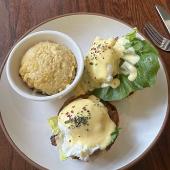 Middleton Place Restaurant - Eggs Benedict and grits - Seafood Near Me - Charleston, South Carolina Middleton Place Restaurant - Eggs Benedict and grits - Seafood Near Me - Charleston, South Carolina