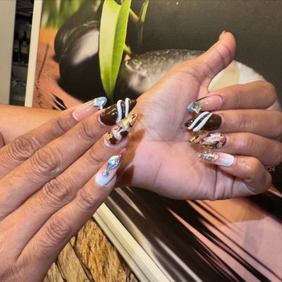 Hot Tips Nail Lounge