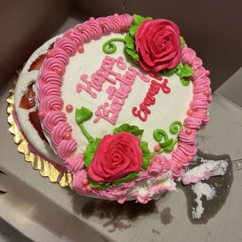 Safeway - The two tier 8 inch round cake wasn't structurally sound. - Grocery Near Me - Dixon, California