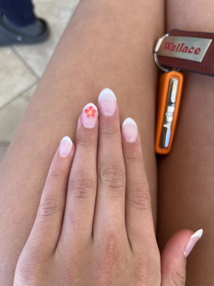 Mii Nails & Spa Logo