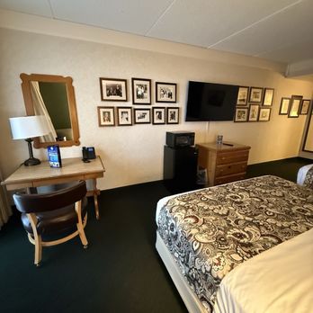 Bavarian Inn Lodge - Hotel room - Hotels Near Me - Frankenmuth, Michigan