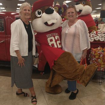 Buc-ee’s - We stopped at Buc-ee's in Smith's Grove KY! The restrooms are immaculate, employees are AMAZING, the BBQ is the best - Gas Stations Near Me - Smiths Grove, Kentucky Buc-ee’s - We stopped at Buc-ee's in Smith's Grove KY! The restrooms are immaculate, employees are AMAZING, the BBQ is the best - Gas Stations Near Me - Smiths Grove, Kentucky