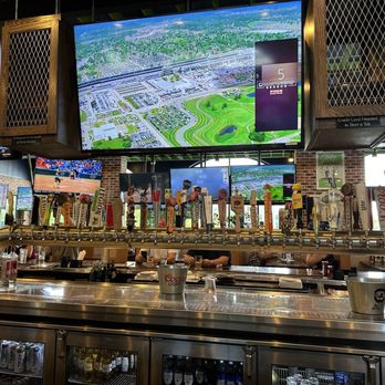 Carolina Ale House - Bar area - American Near Me - Fort Mill, South Carolina