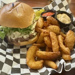 Wycombe Tavern & Grille - Wycombe burger + onion petals