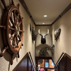 Uptown Motel - Wall decorations as seen from top of stairs before going down!