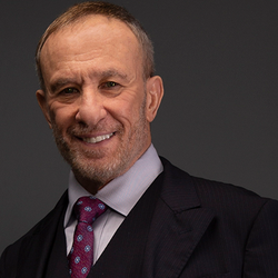 Leonard Weiss, M.D - This photo on Dr. Weiss' website captures his warm and professional approach to his patients.