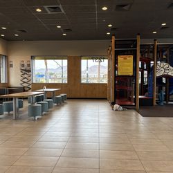 McDonald's - Large indoor kids are