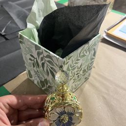 She is very creative.  look at this photo how she made my gift more beautiful & attractive by combination of black & green tissue papers ?