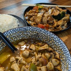 Rock N Thai - Tom Yum soup with rice and chicken Padsew.