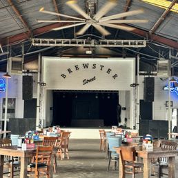 BREWSTER STREET ICE HOUSE - Updated December 2024 - 158 Photos & 199