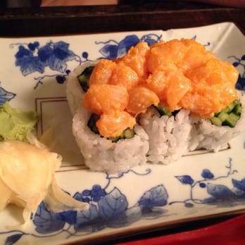 Momo Sushi - Chopped scallop roll - Sushi Bars Near Me - Vancouver, British Columbia