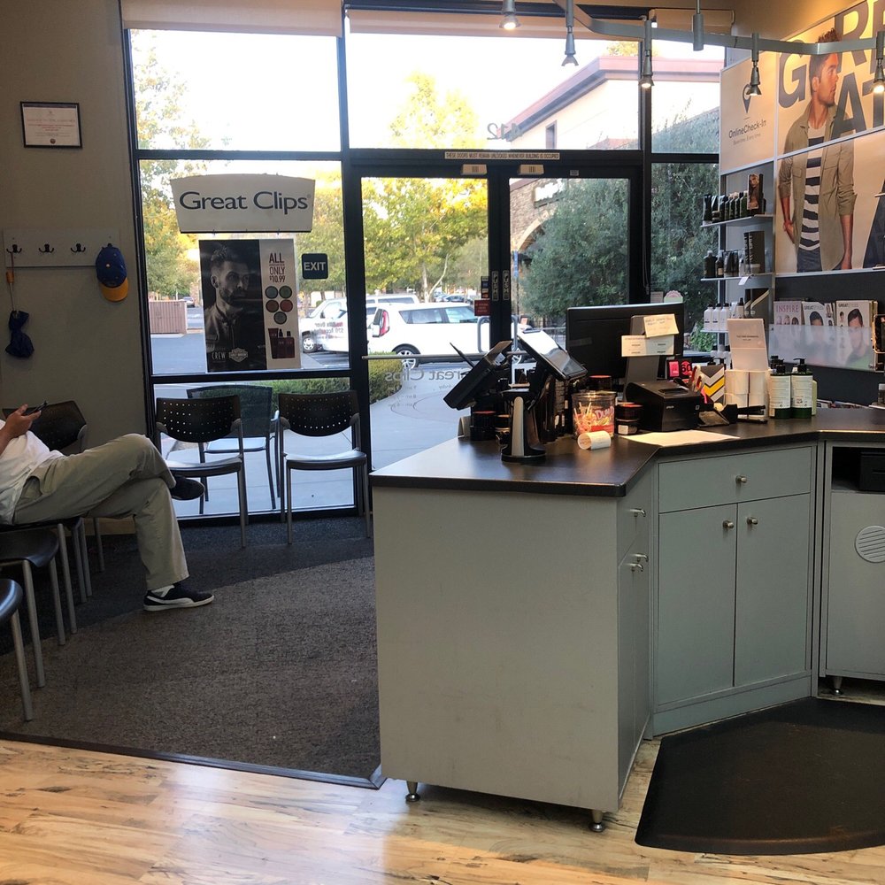 Super clean and amazing service even though we brought the whole family they got us all right in!