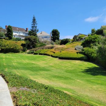 San Miguel Park - The hidden green area down the hill from the handball courts. - Parks Near Me - Newport Beach, California San Miguel Park - The hidden green area down the hill from the handball courts. - Parks Near Me - Newport Beach, California