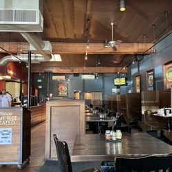 Zeeks Pizza - Front dining area