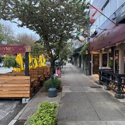 Hynes' Irish Pub - Front of pub and outdoor patio~