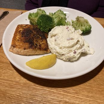 Applebee's Grill + Bar - Salmon and broccoli - Sports Bars Near Me - Goshen, Indiana